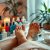 Pedicure kwasami w domu – jak go wykonać i jakie daje efekty?