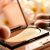 Jak poprawnie aplikować bronzer? Porady i techniki makijażu